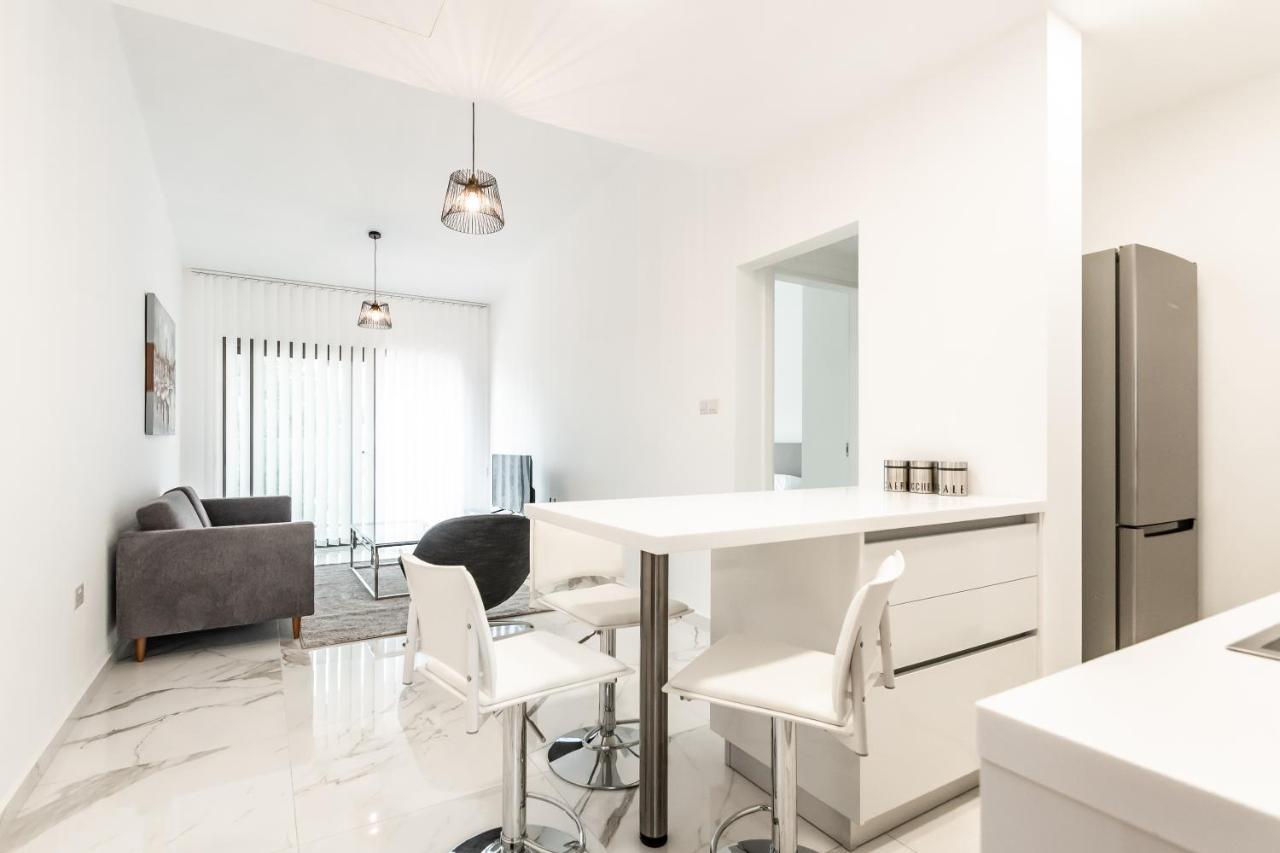 Silver House Boutique Apartment Paphos Bagian luar foto