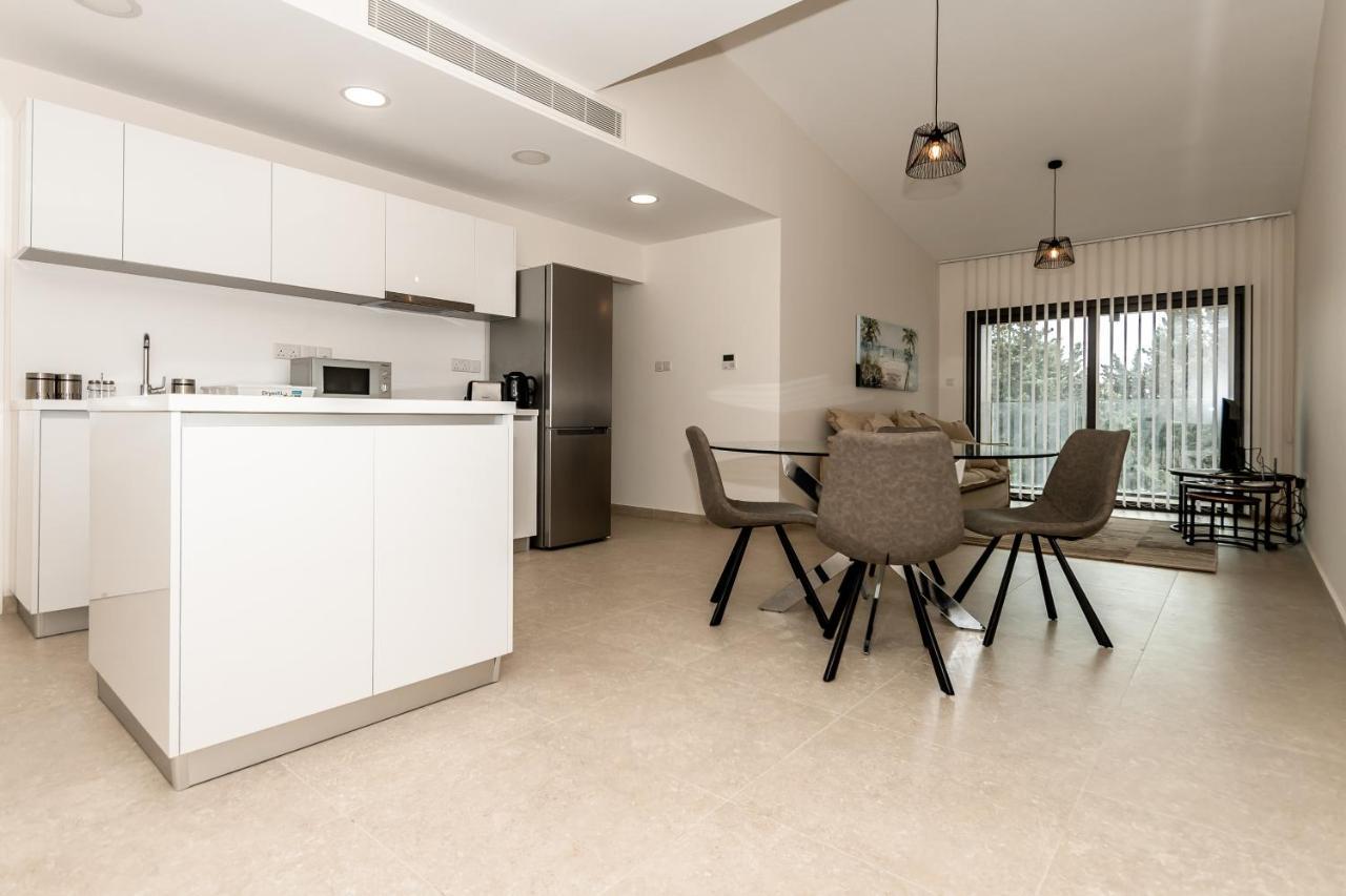 Silver House Boutique Apartment Paphos Bagian luar foto