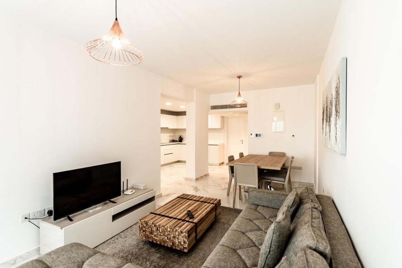 Silver House Boutique Apartment Paphos Bagian luar foto