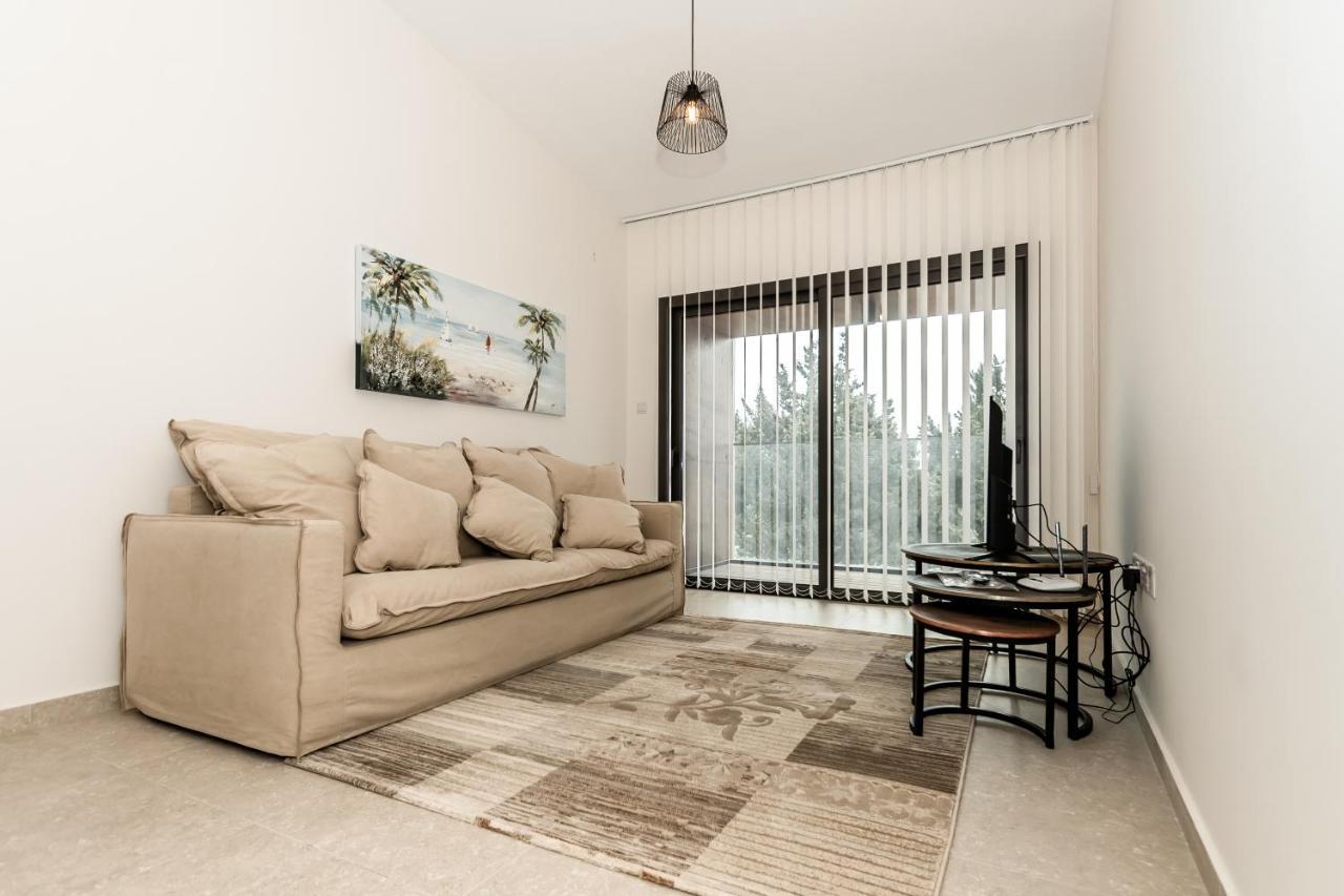 Silver House Boutique Apartment Paphos Bagian luar foto