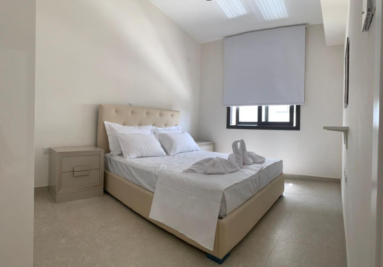 Silver House Boutique Apartment Paphos Bagian luar foto