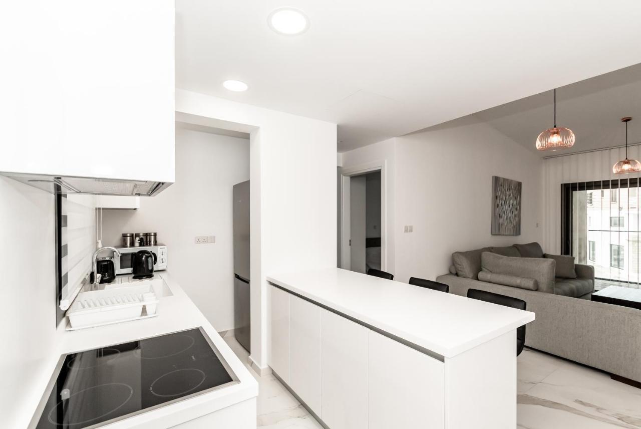 Silver House Boutique Apartment Paphos Bagian luar foto