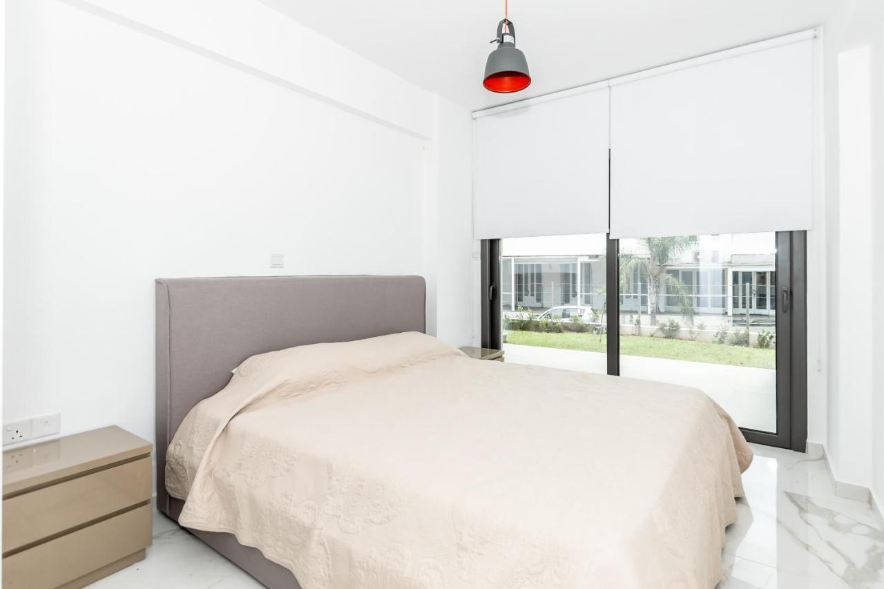 Silver House Boutique Apartment Paphos Bagian luar foto