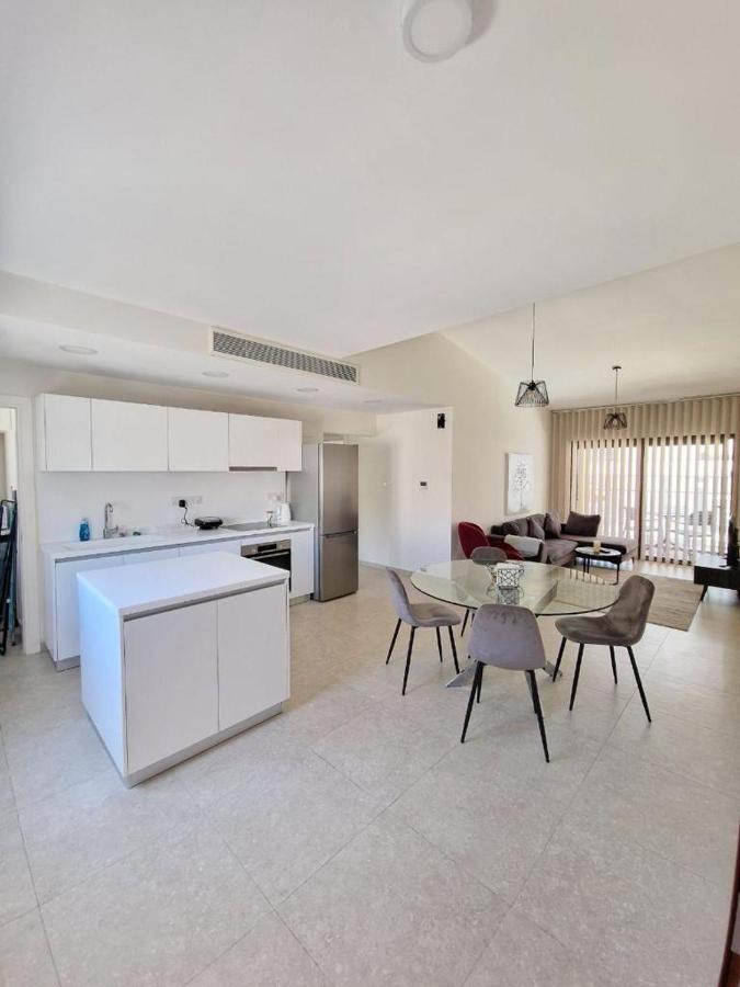 Silver House Boutique Apartment Paphos Bagian luar foto